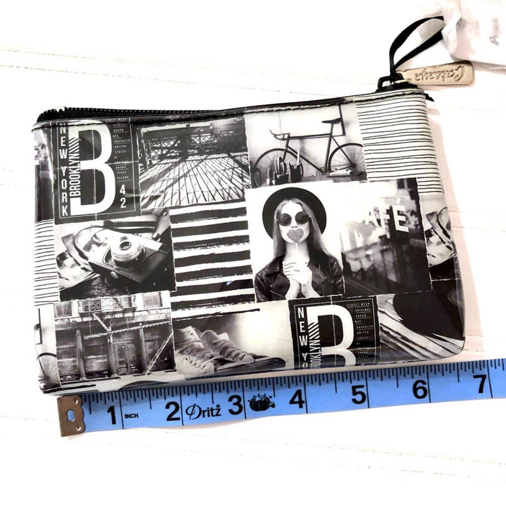 Magazine Makeup Bag - Picture 4 of 4